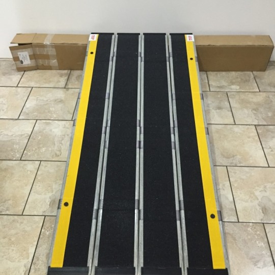 DecPac Fiberglass Portable Ramp (5′ 5″)