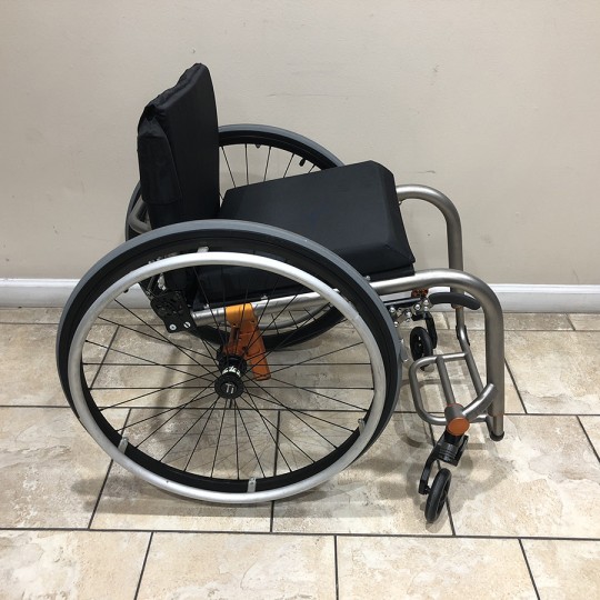 Manufacturer Demo TiLite ZRA Series 2 Titanium Ultralight Wheelchair